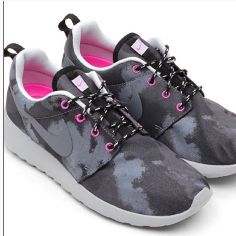 Nike Roshe Run size 9